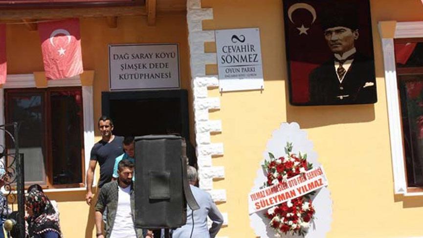 Bozkırın ortasına kütüphane kurdu