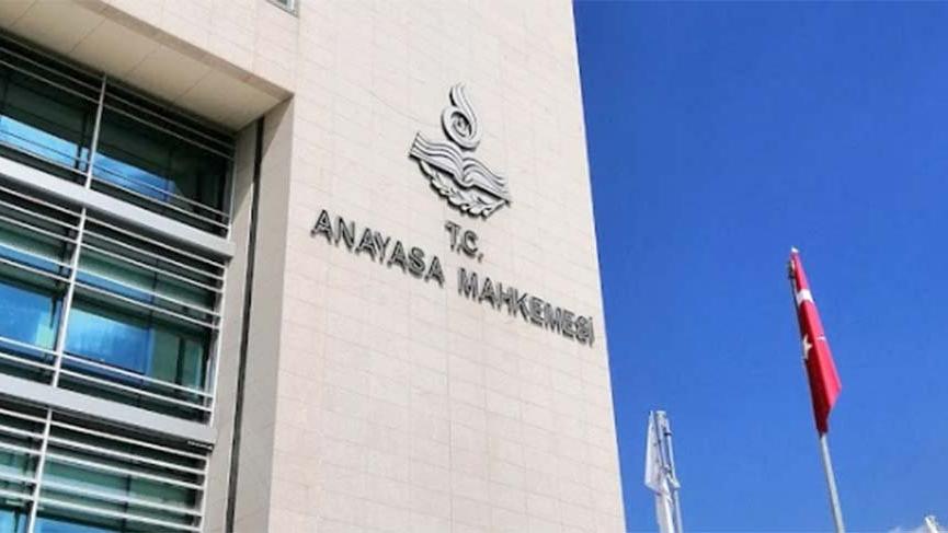 AYM'den üniversitede afiş asan iki öğrenci için 'ihlal' kararı