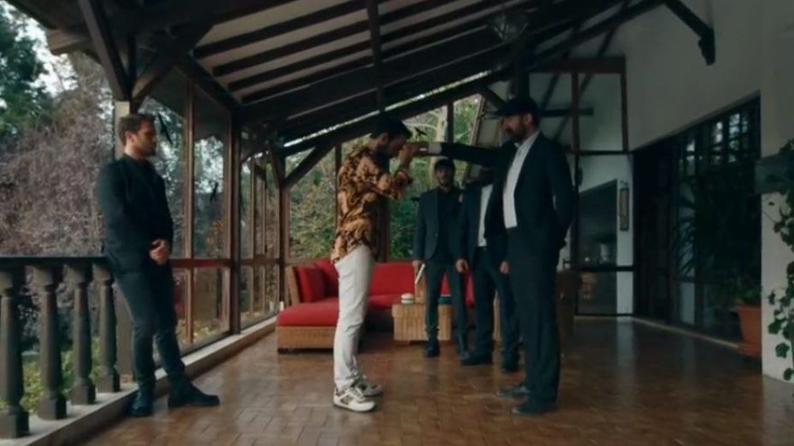 Çukur’da Murtaza’dan beklenmeyen hareket! “Bükemediğin eli öpeceksin”
