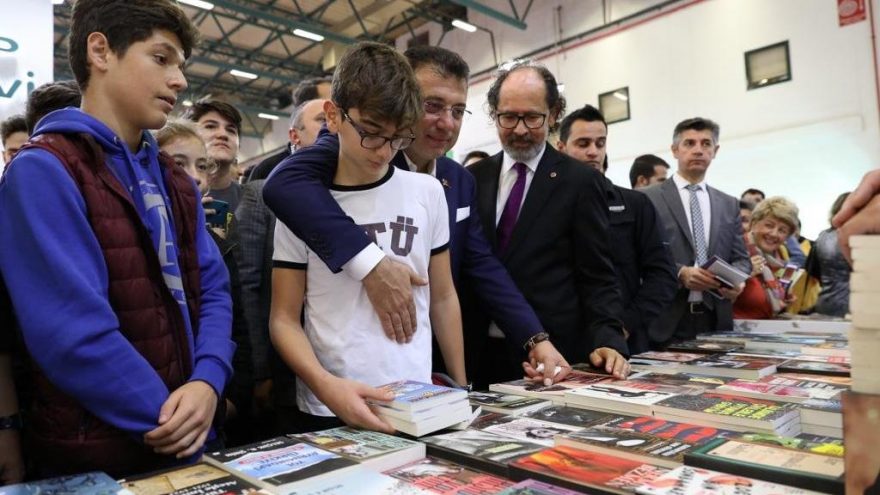 Ekrem İmamoğlu TÜYAP Kitap ve Sanat Fuarı’nı oğlu Semih ile birlikte gezdi