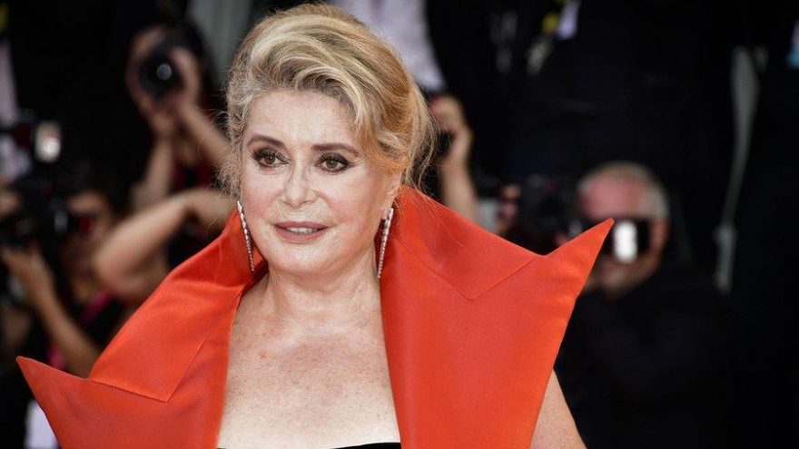 Catherine Deneuve felç geçirdi