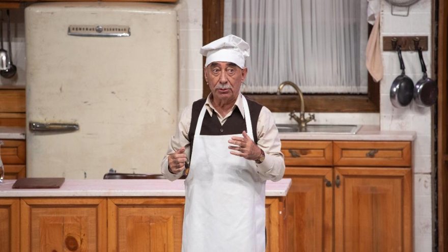 Usta oyuncu Şener Şen 40 sene sonra ‘Zengin Mutfağı’ ile sahnede