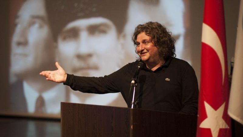 Tuluyhan Uğurlu’dan 10 Kasım konserleri