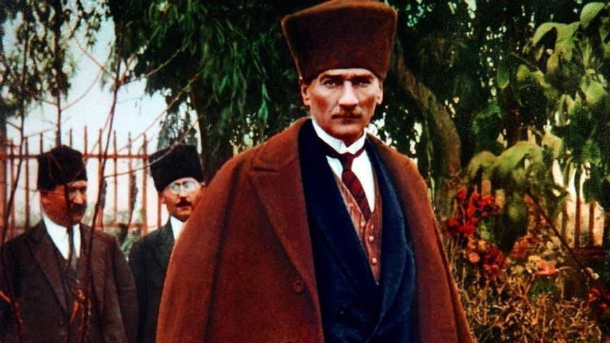 Ünlülerden Atatürk paylaşımları! “Yolun yolumdur… Ömrüm senindir”