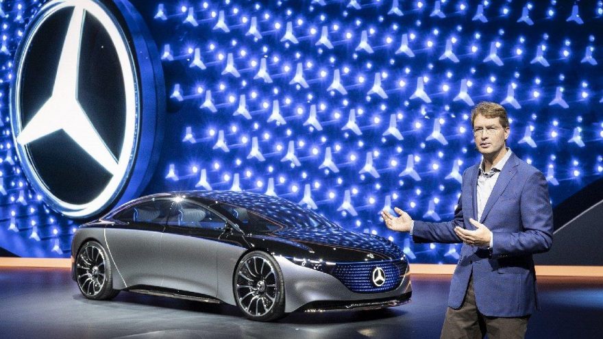 mercedes-benz-vision-eqs-ola-kallenius-004_16_9_1573453837-880x495.jpg
