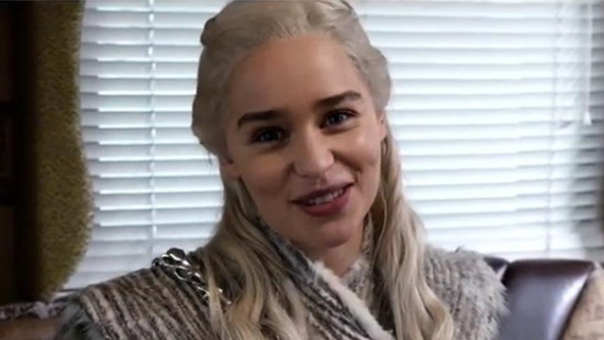 Emilia Clarke gözünü Bond’a dikti!