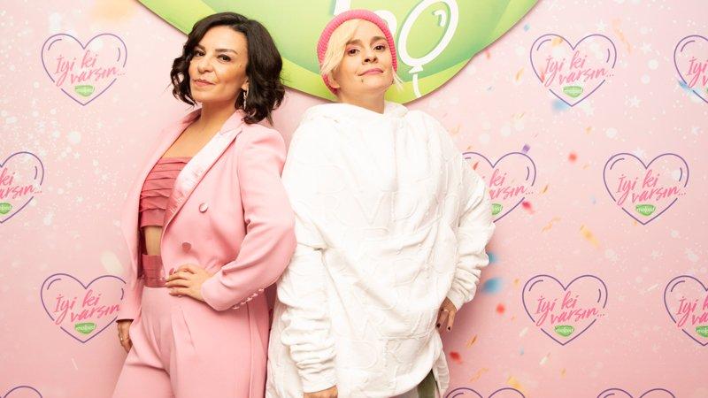 Ayben ve Fatma Turgut ilk kez birlikte sahne aldı