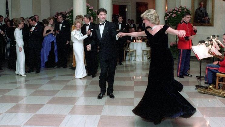 Lady Diana’nın ikonik elbisesi üçüncü kez satışa çıkıyor