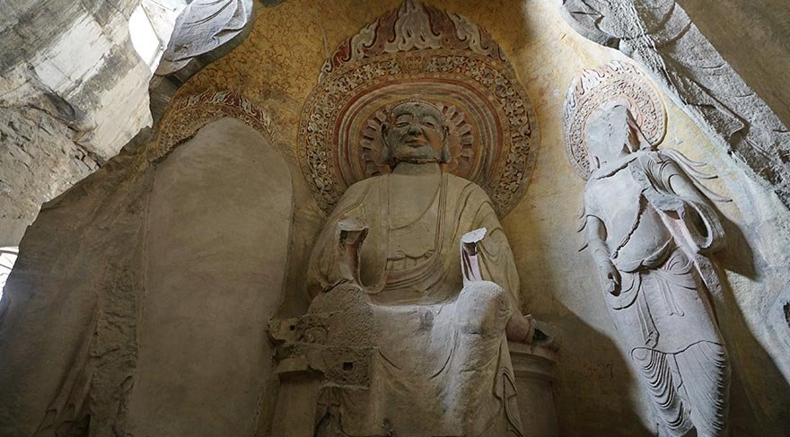 Xiangtangshan Mağaraları, Çin'in Hebei eyaletindeki Handan Şehrinin yaklaşık 20 km güneybatısında, Fengfeng Madencilik Bölgesi'nde bulunuyor.
