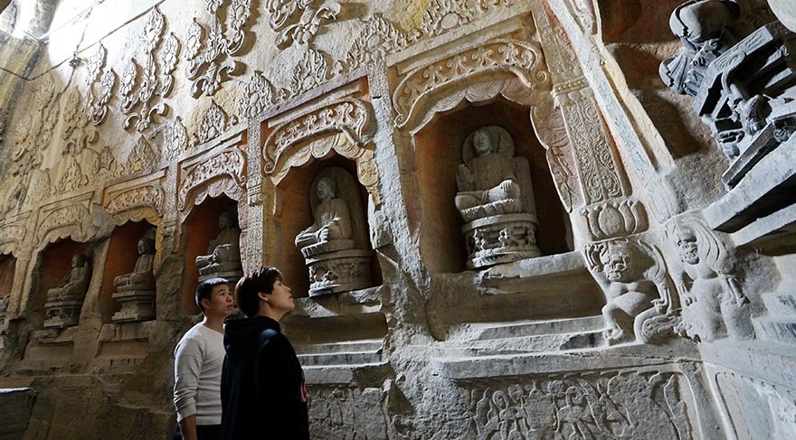 4300 Buddha heykelinin yer aldığı tapınaklar, turizmin de göz bebeği.
