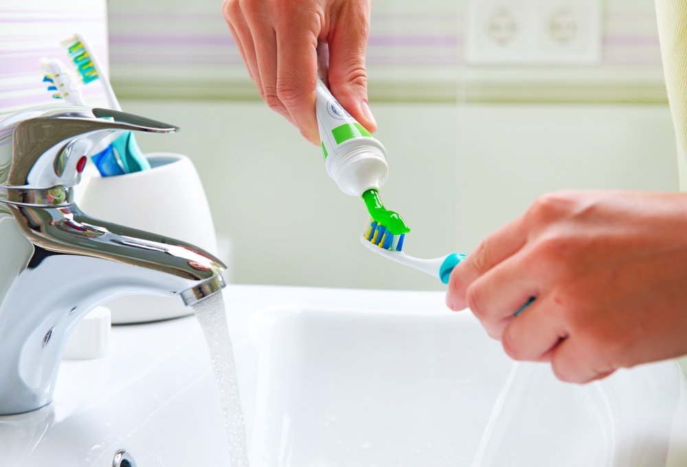 The Independent, bilim insanlarının, anti- bakteriyellerde kullanılan Triclosan'ın kanser ve karaciğer rahatsızlıklarını tetiklediğini ortaya koyan bir araştırmasına yer verdi. Fareler üzerinde yapılan araştırmanın sonuçları hakkında bilgi veren California Üniversitesi'nden Prof. Robert Tukey, geniş kullanım alanı olan Triclosan maddesinin karaciğer toksinlenmesi üzerinde büyük risk oluşturduğunu ifade etti.