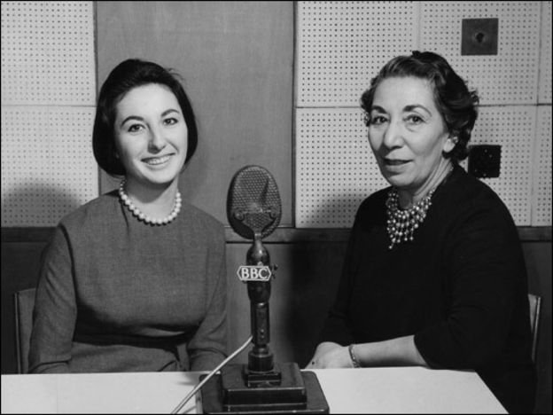 Londra'da koreografi eğitimi almakta olan balerin Suna Eden (Şenel), Mübeccel Argun'a mülakat veriyor. Eden Londra'ya 1962 yılında Türk balesinin kurucusu Ninette de Valois'nın çağrısı ile gelmişti. (18/12/1962)
