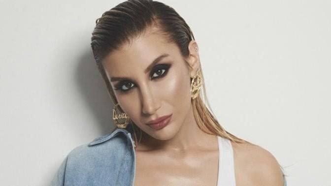 İrem Derici saplantılı hayranından korkup ailesinin yanına yerleşti