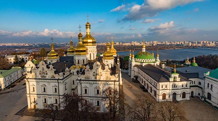 UNESCO listesinde de yer alan Kiev’in en önemli dini merkezi Mağaralar Manastırı, 11. yüzyıla tarihleniyor.
