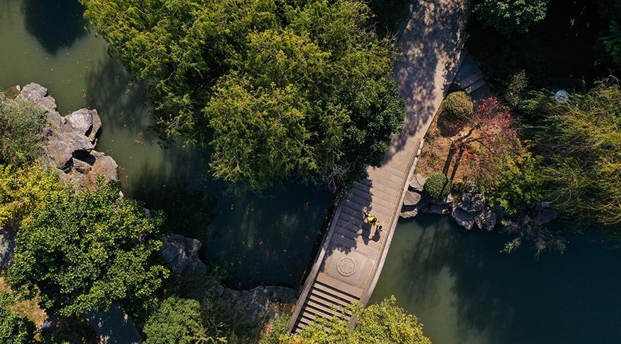 Sonbahar renklerine bürünen milli parkın gökyüzünden drone ile çekilmiş görüntüleri adeta tabloyu andırıyor.