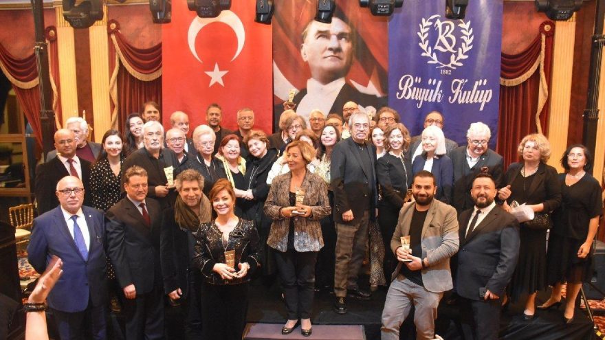 İsmet Küntay Ödülleri’nde İBB Şehir Tiyatroları’na 3 ödül