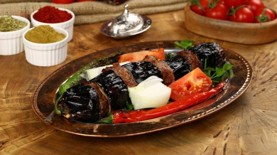 Fırında patlıcan kebabı… Köfteli patlıcan kebabı yapımı