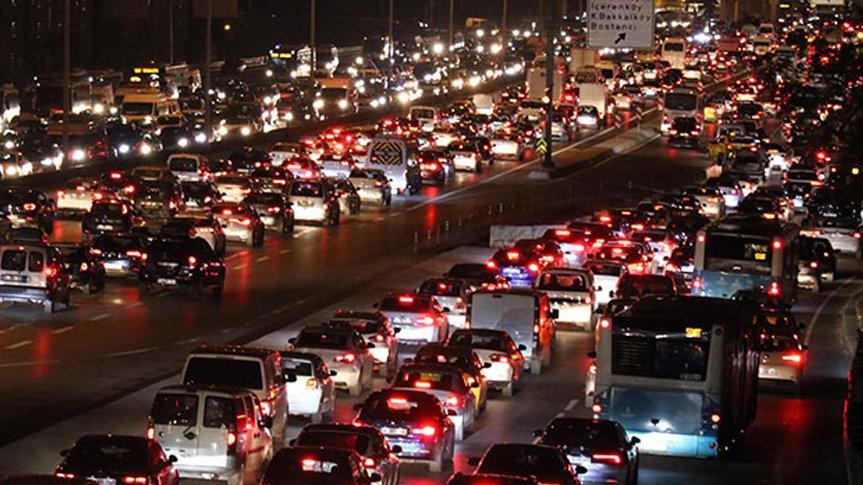 Istanbul Da Trafik Kilit Istanbul Da Trafik Yogunlugu Yuzde 76 Ya Ulasti Son Dakika Haberleri