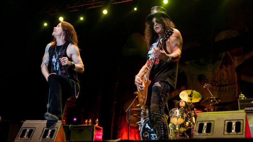Guns N’ Roses üç yıllık turneden servet kazandı