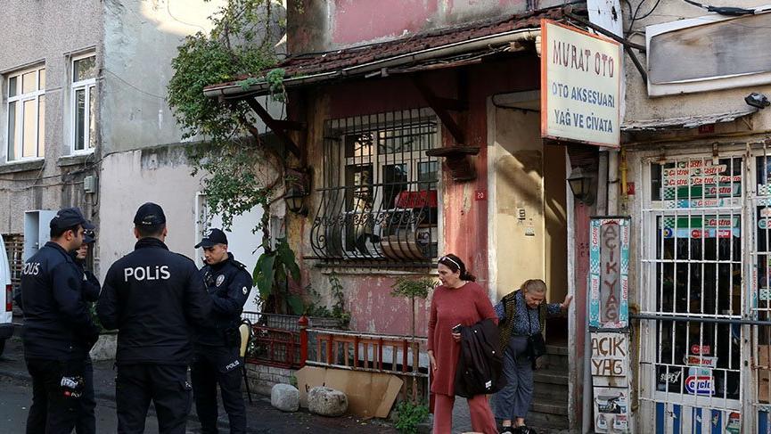 Emekli başkomiser kızını uyurken öldürdü