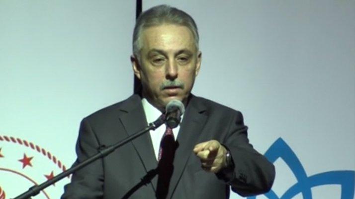 Vali öğretmenler gününde öğretmeni azarladı