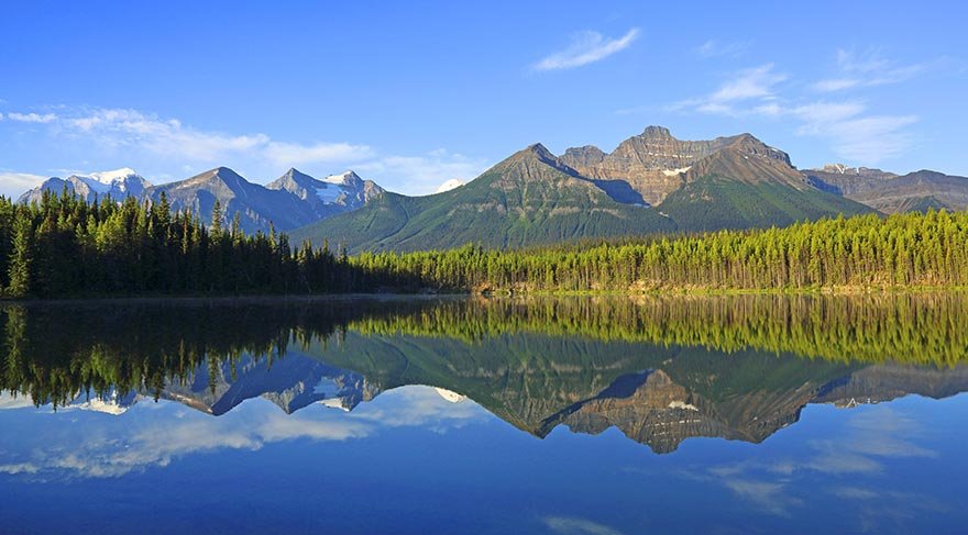 Alberta eyaletindeki Calgary kentinin batısında yer alan parkı milli park statüsünü 1845 yılında kazanmış.