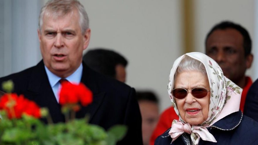 Kraliçe II. Elizabeth Prens Andrew’un doğum günü kutlamalarını iptal etti