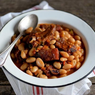 Tencerede Etli Kuru Fasulye Tarifi Nasil Yapilir Resimli Yemek Tarifleri