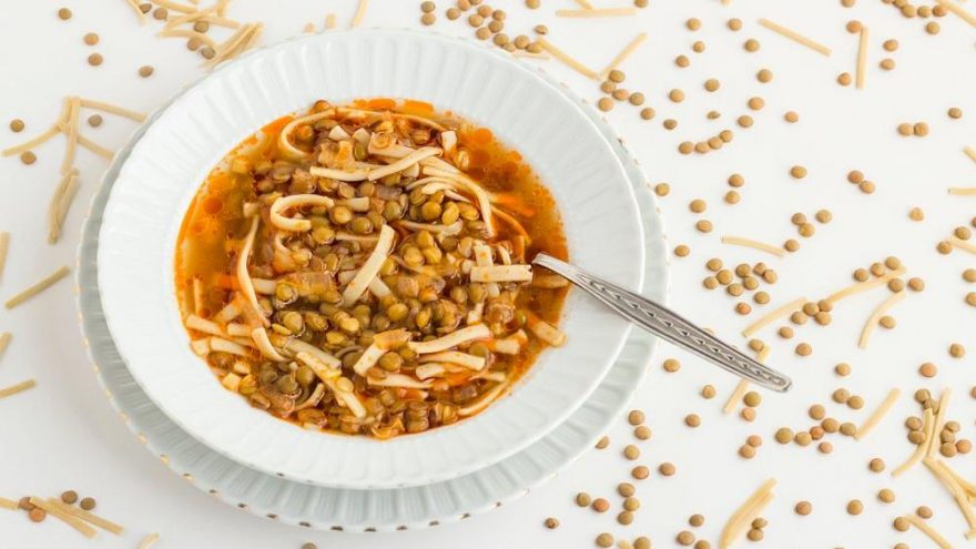 Terbiyeli erişteli yeşil mercimek çorbası tarifi… Erişteli yeşil mercimek çorbası malzemeleri nelerdir?