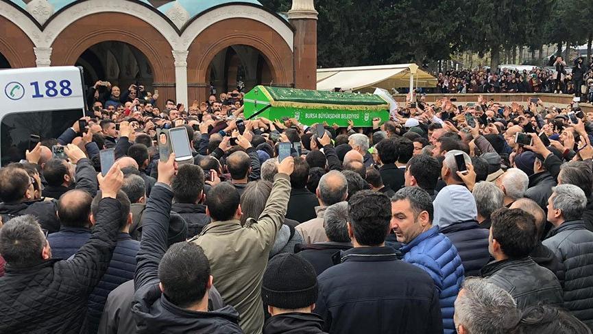 Sahte peygamber cenazesinde ‘canlı yayın’ izdihamı