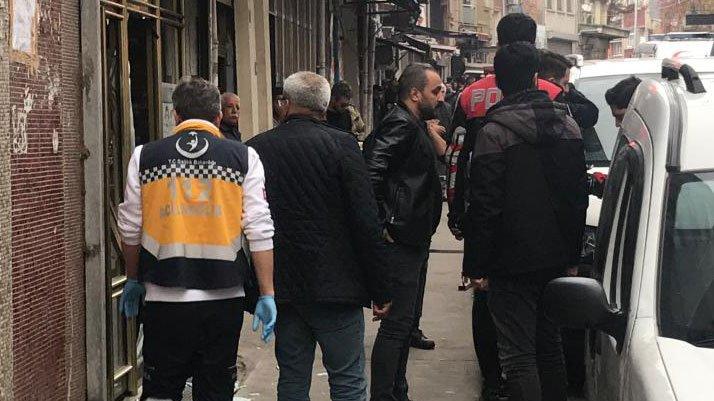 Beyoğlu'nda internet kafeye silahlı saldırı: Yaralılar var