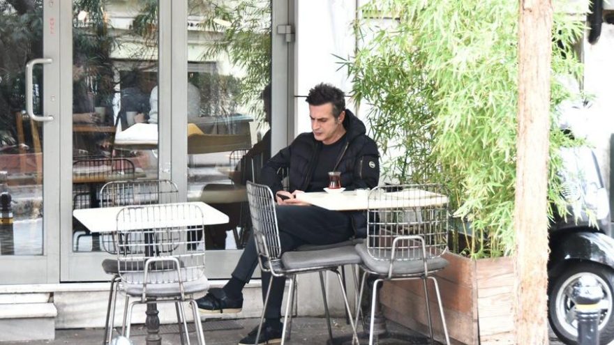 Teoman gazetecilerin fotoğrafını çekmesini istemedi