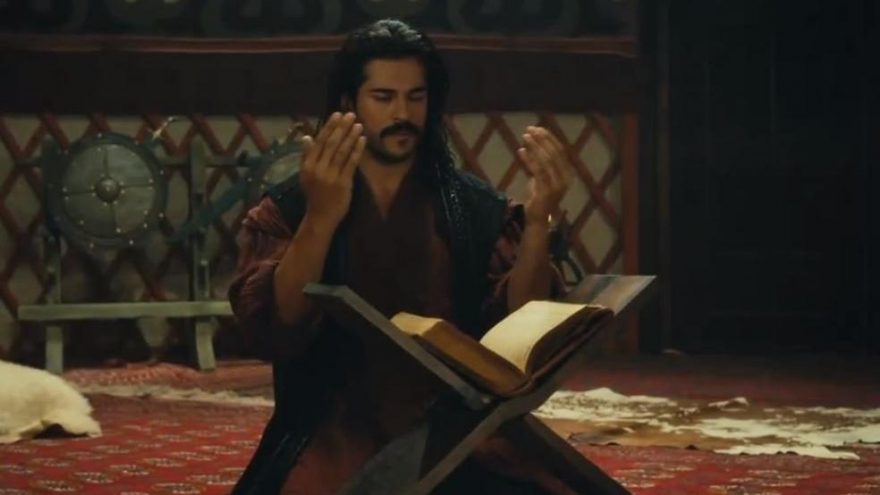 Burak Özçivit Fetih suresini okudu