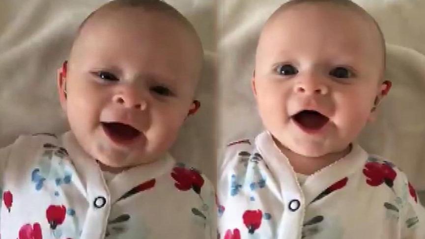 Isitme Engelli Bebek Ozel Cihaz Sayesinde Ilk Kez Annesinin Sesini Duydu Son Dakika Dunya Haberleri