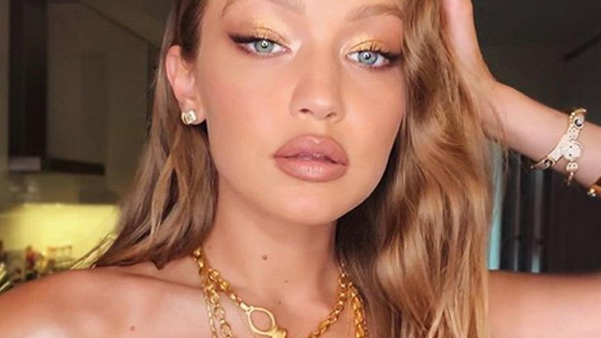 Gigi Hadid’den üstsüz özçekim