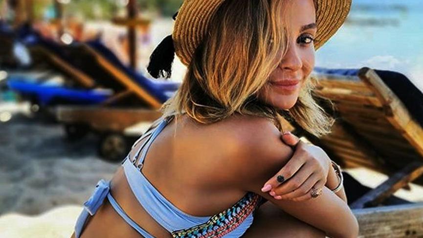 Özge Ulusoy’un annesi paylaştı: Lise 1 çantası