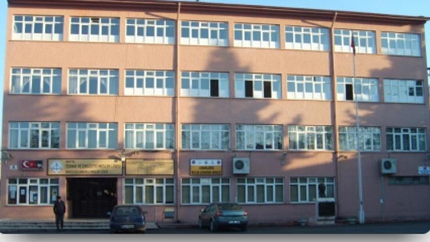 120 yıllık tarihi binayı cami yapmak için yıkıyorlar