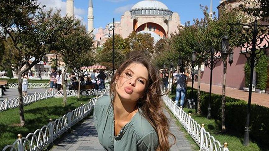 Amanda Cerny mesajını Türkiye fotoğrafı ile verdi