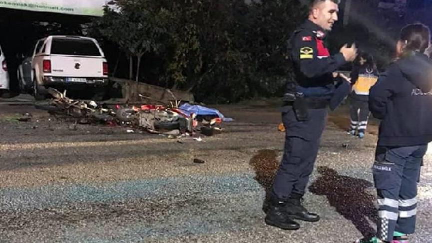Motosikletli Kurye Tir Ile Otomobilin Arasinda Kalarak Hayatini Kaybetti Son Dakika Haberleri