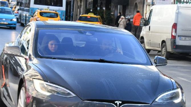 Harun Tan, sevgilisi ile görüntü vermemek için yüzünü gizledi