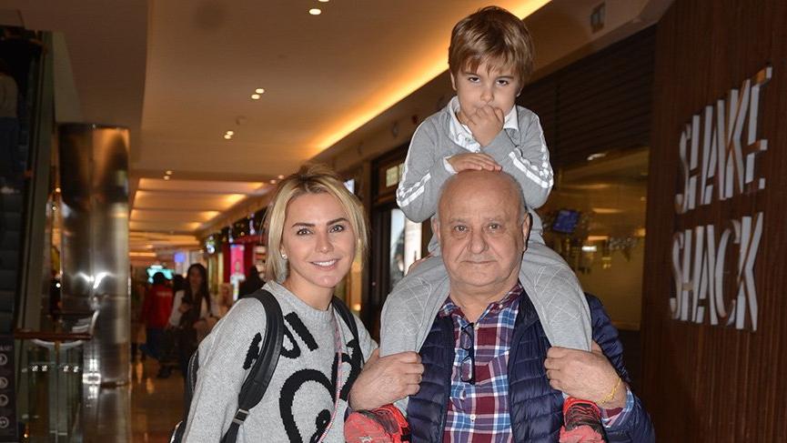 Ece Erken gününü ailesine ayırdı