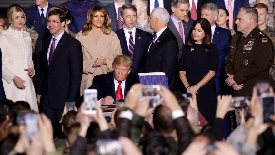 Son dakika… ABD Başkanı Trump Türkiye karşıtı maddelerin yer aldığı torba tasarıya imzayı koydu