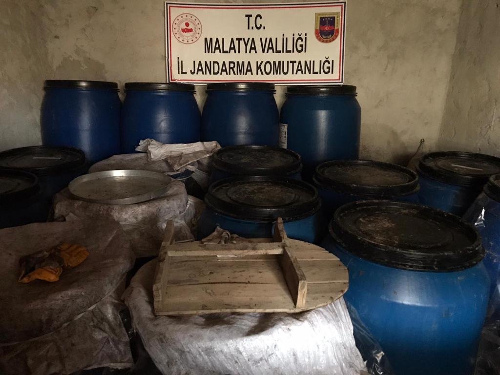 Malatya: 8 bin litre sahte rakı