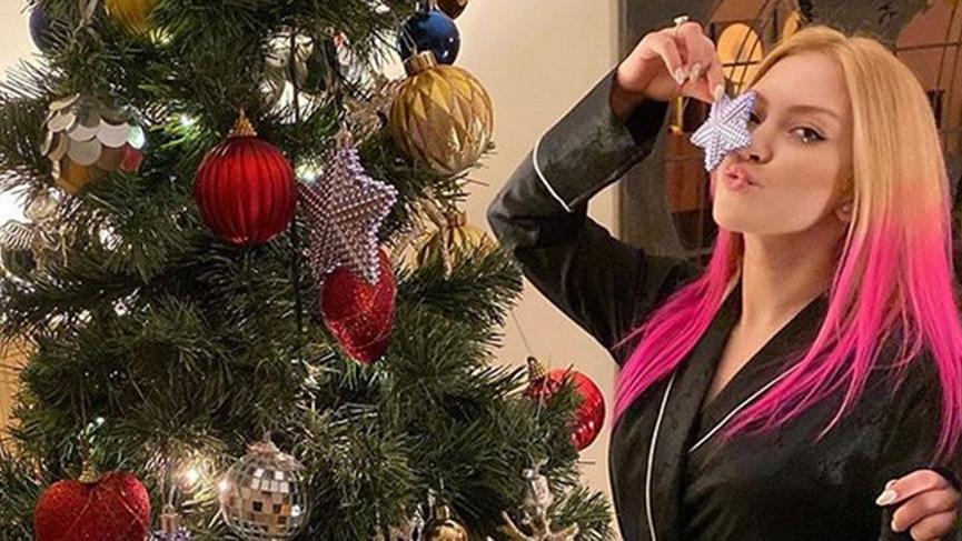 Ece Seçkin ‘pembe saça’ dönüşünü kutladı
