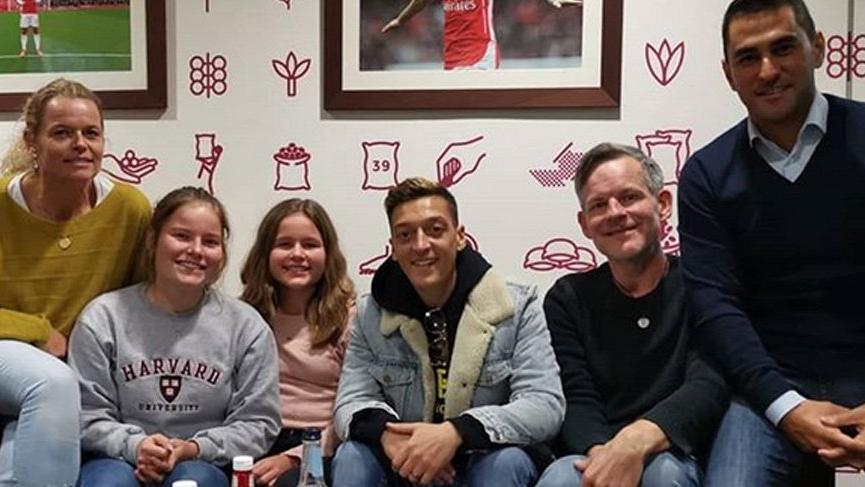 Mesut Özil’den ayakta alkışlanacak hareket