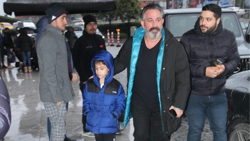 Cem Yılmaz oğluyla baş başa alışveriş yaptı