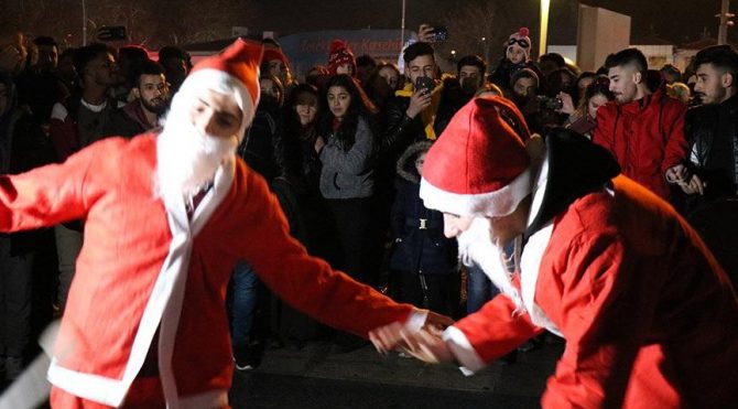 Yılbaşı kutlamasında Noel Baba’nın dansı damga vurdu! - Güncel haberler