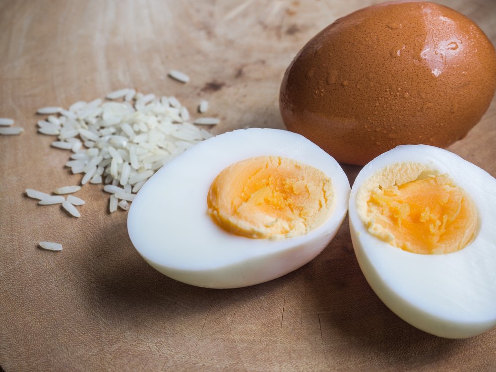 Protein kaynakları arasından en ekonomik besin yumurtadır. 1 yumurta günlük protein ihtiyacınızın ortalama %20’sini karşılar ve bu maddi açıdan da diğer protein kaynaklarına göre oldukça ekonomiktir. Bunların yanında pişirmesi ve taşımasının çok pratik olması hayatınızı her zaman kolaylaştırır.