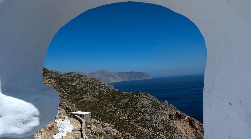 Amorgos'un plajlarından Agia Anna ise Luc Besson'un 'The Big Blue' filmini çektiği mekan olduğundan şöhrete sahip.