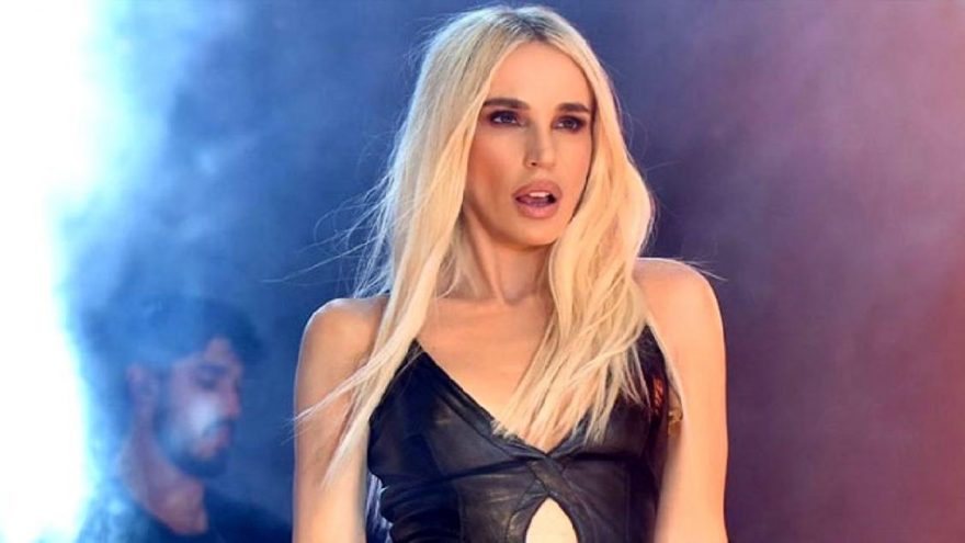 Gülşen, eşi Ozan Çolakoğlu’nun Down sendromlu oğluyla ilgilenmediği haberlerine cevap verdi